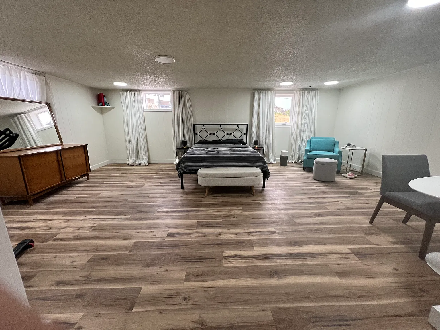 1 bed, 1450 sqft, $1,300 — Photo 4