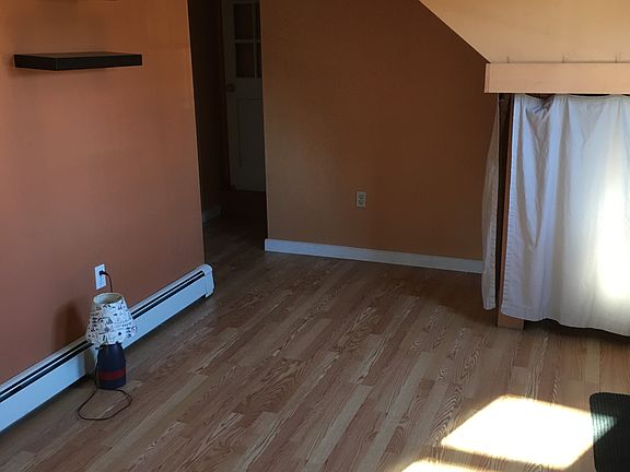 4th image of 7 Parker St