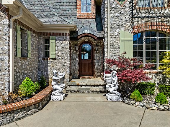 3rd image of 331 Ivy Arbor Cir