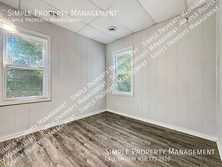 242 Page St NE #2 — Photo 4