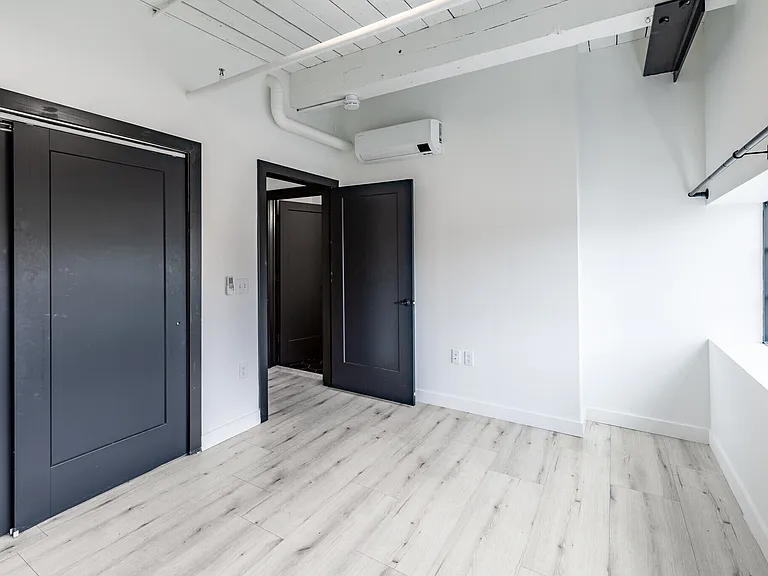 21 Erie Blvd — Photo 13