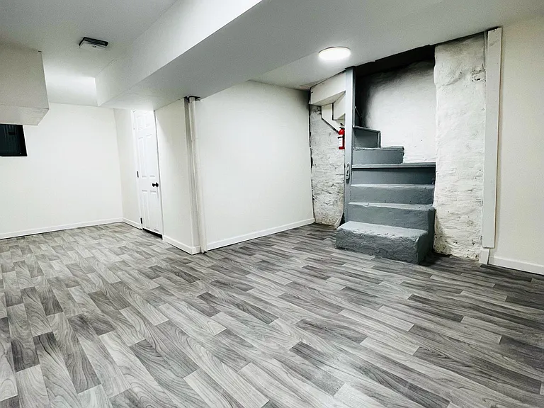 4467 Fleming St — Photo 41