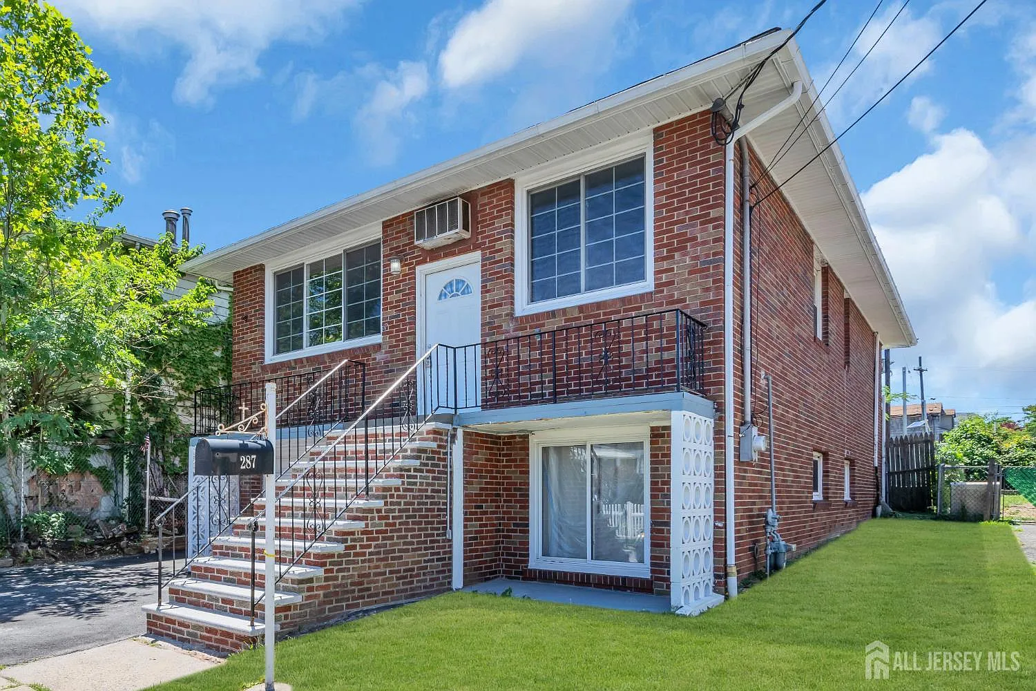 4 bed, 2.0 bath, $4,000 — Photo 3