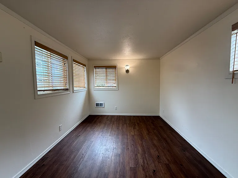 1075 Pacific Ave — Photo 13