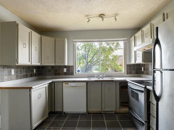 5511 92c Ave NW, Edmonton, AB T6B 2K9