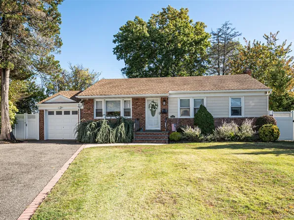 211 Gardner Avenue, Jericho, NY 11753