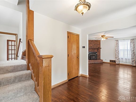 5th image of 223 Rockwood Ave