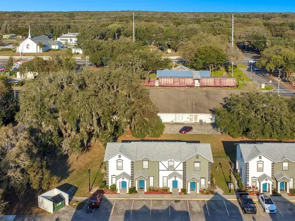 Village Park Townhomes | 2 & 3 Bedroom Apartments in Lady Lake, FL