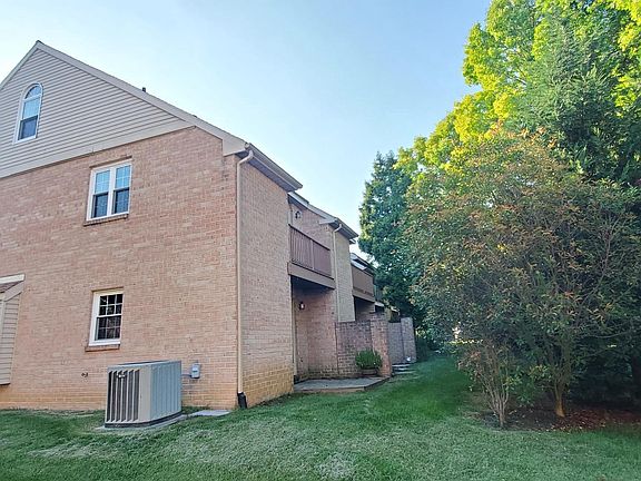 3rd image of 37 Rampart Dr