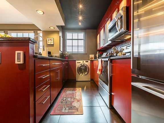 4th image of 33 Gates Cir #3F