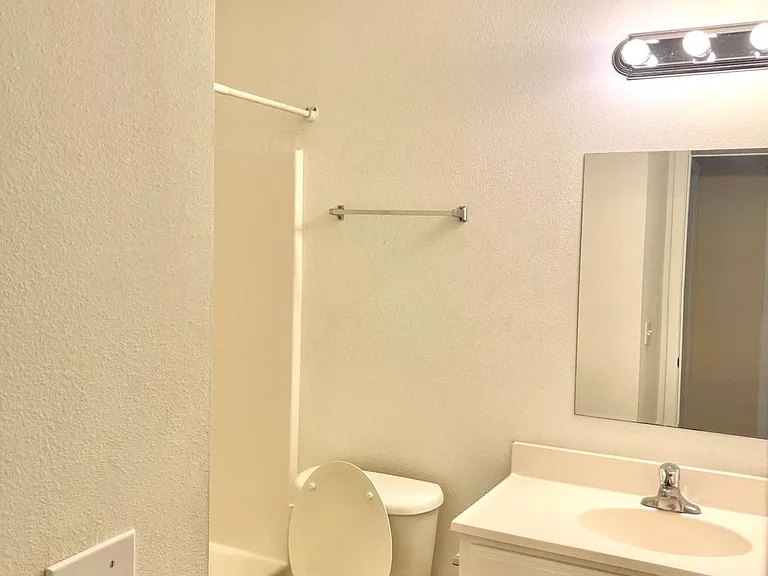 409 Lawnwood Ct — Photo 11