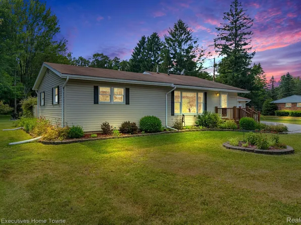 2921 Michigan Rd, Port Huron, MI 48060