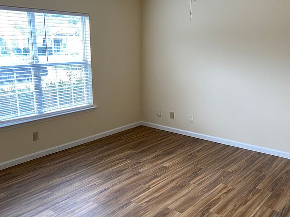 2nd image of 3045 Rushing St