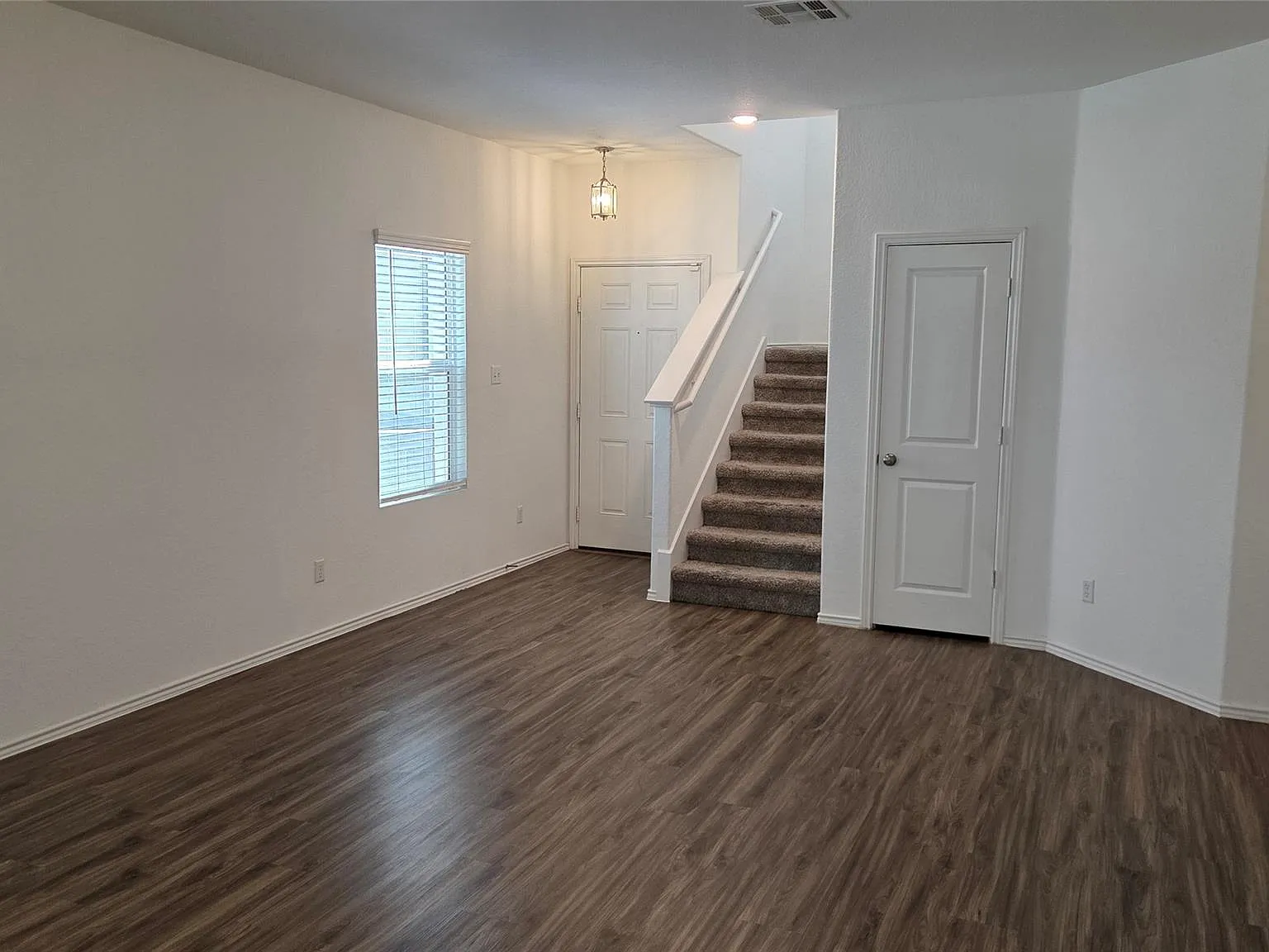 4 bed, 3.5 bath, 2371 sqft, $2,300 — Photo 3