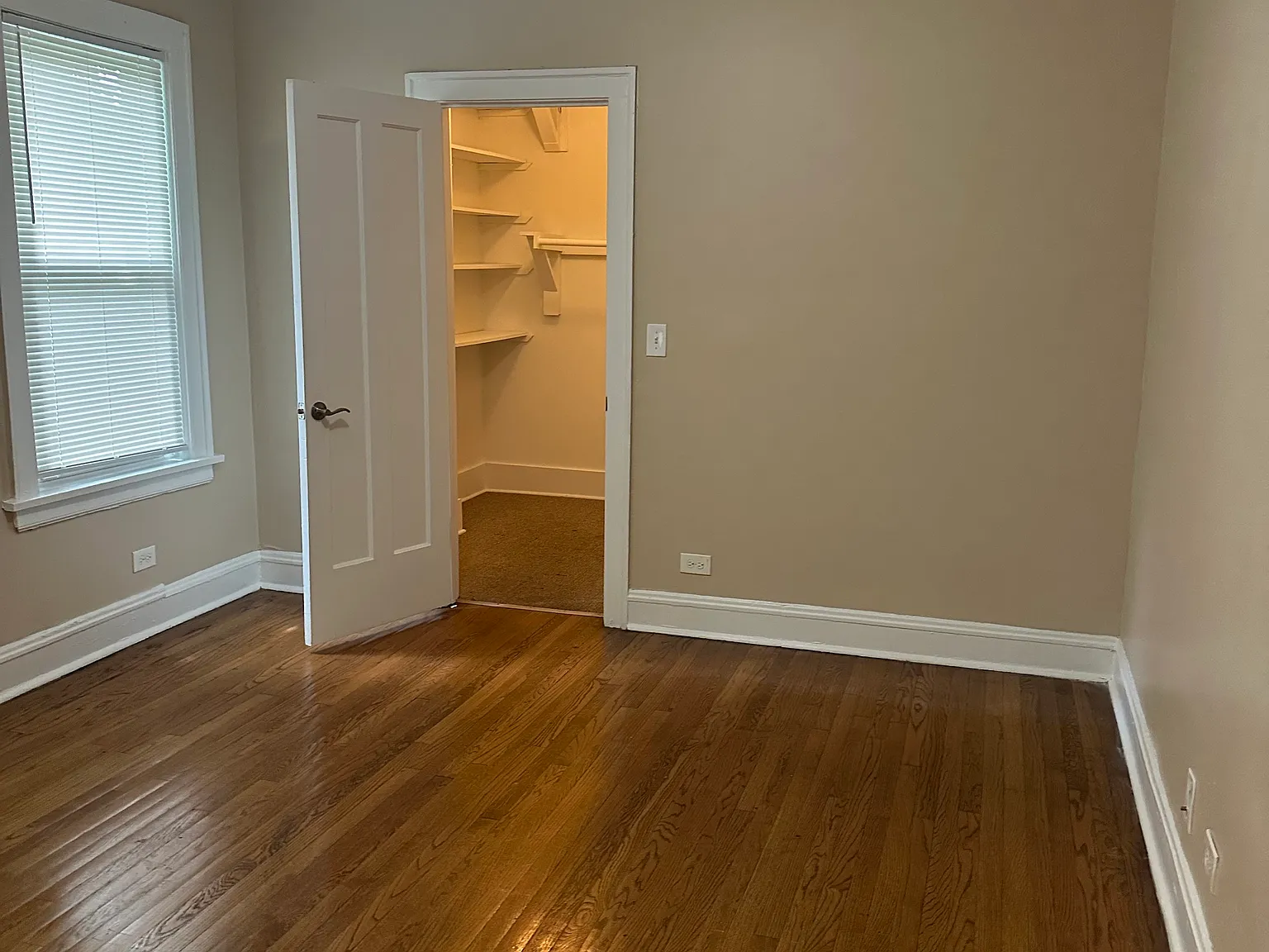 1 bed, 900 sqft, $1,700 — Photo 3