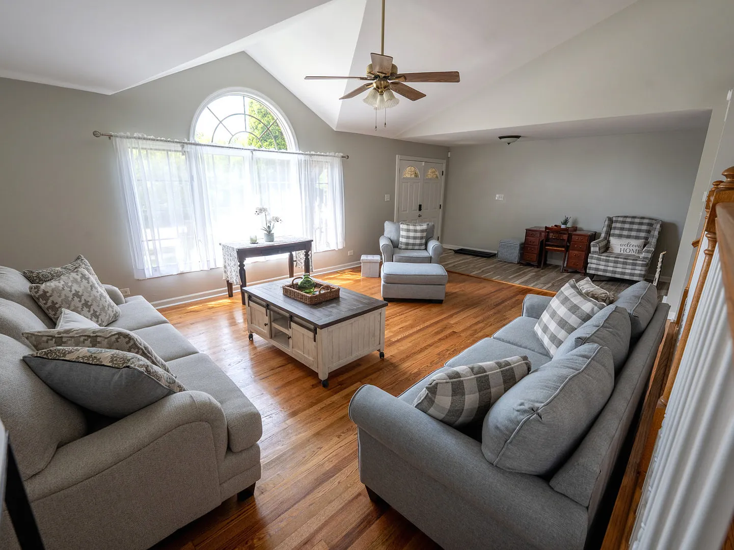 4 bed, 2.5 bath, 2879 sqft, $4,000 — Photo 3