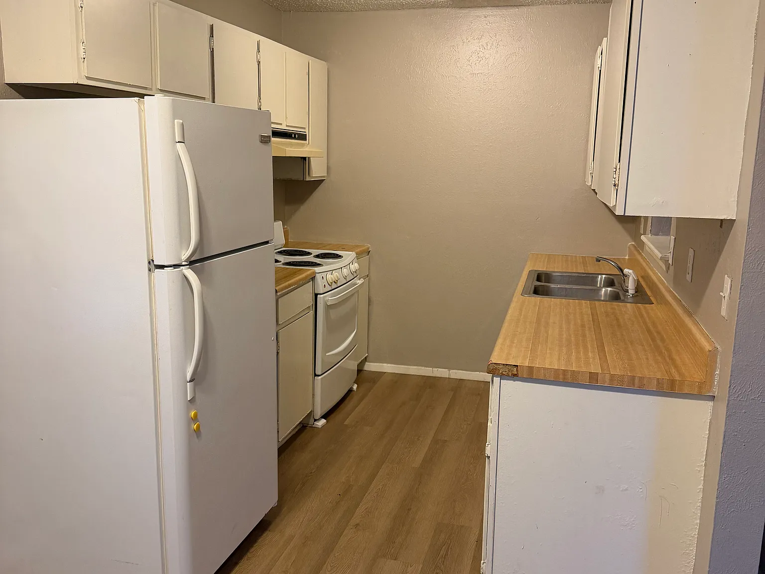 302 S Green St — Photo 4
