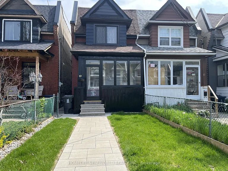 19 Britannia Ave — Photo 1