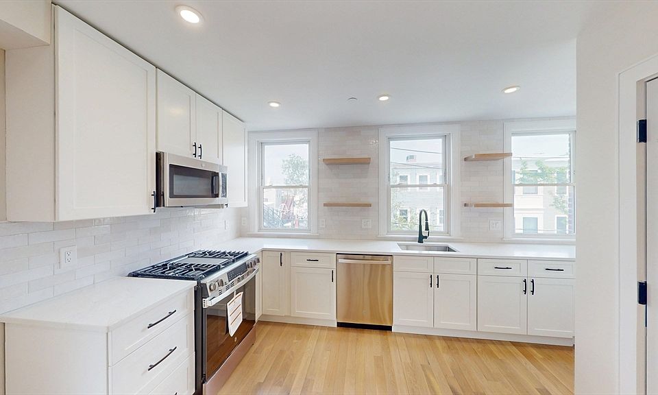 1st image of 59 Gove St #2
