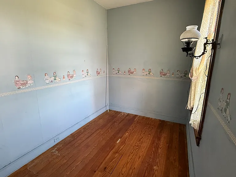 305 E 21st St — Photo 19
