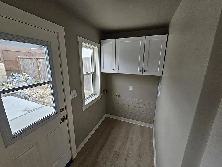 423 Whidbey St — Photo 9