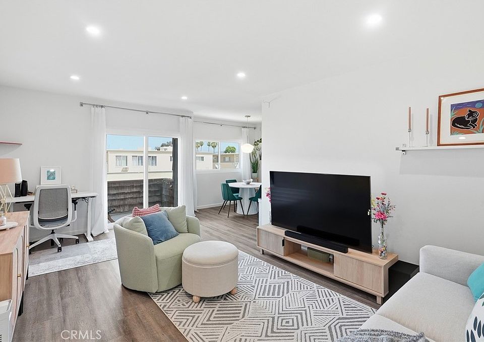 1st image of 5414 Newcastle Ave APT 50