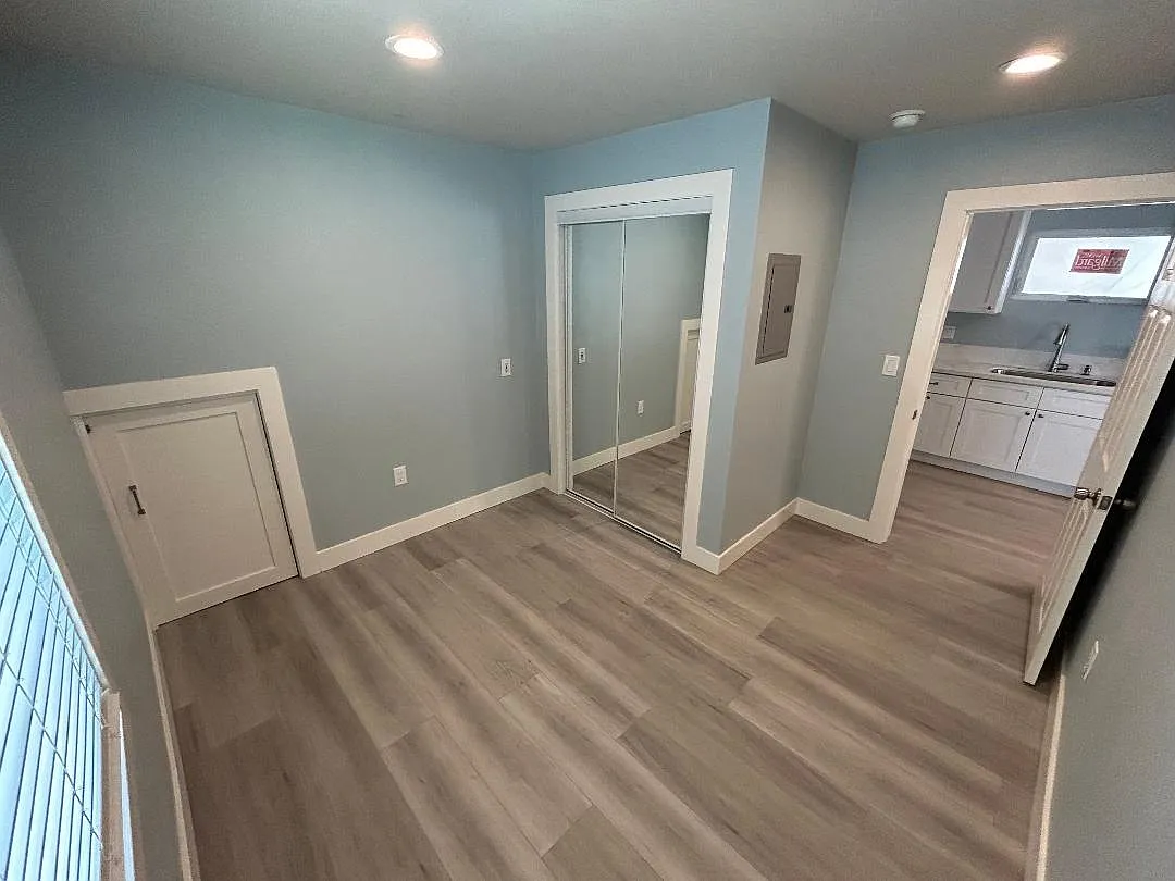 2059 Kasten St — Photo 2
