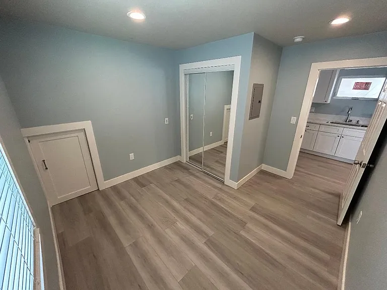 2059 Kasten St #B — Photo 2