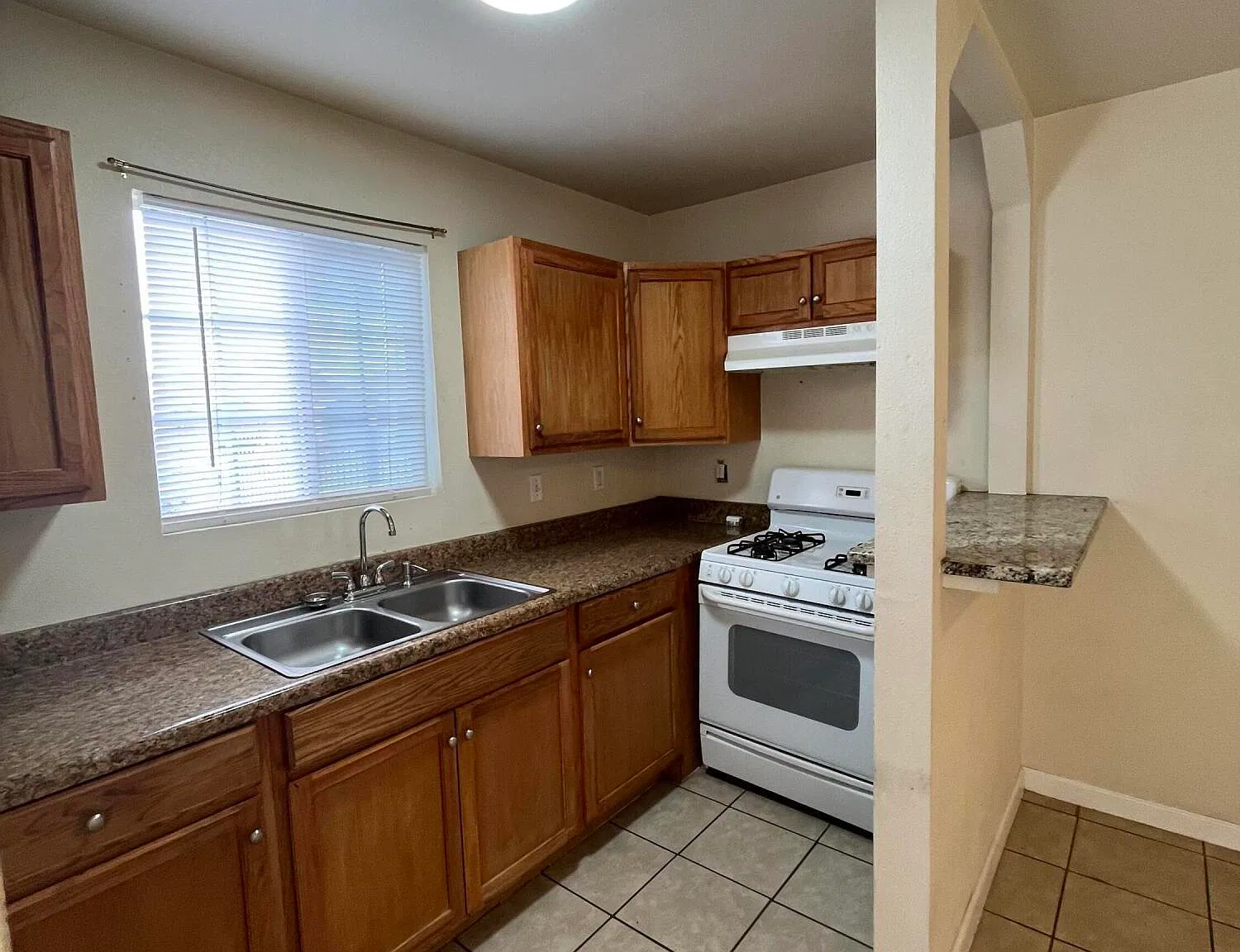 2 bed, 800 sqft, $1,200 — Photo 3