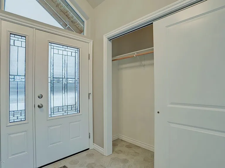 1455 E Esty Dr — Photo 2