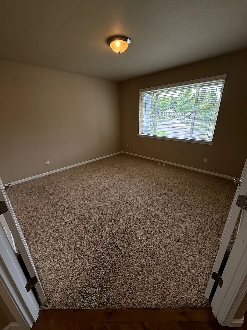 7644 Kodiak Avenue NE — Photo 4