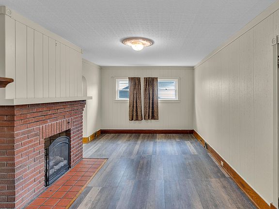 3rd image of 904 Broadway