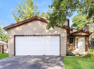 1N682 Newton Ave, Glen Ellyn, IL 60137