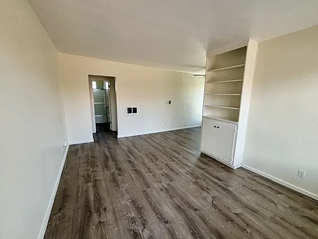 4660 Boundary St — Photo 2