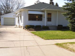 800 McDonnell St, Essexville, MI