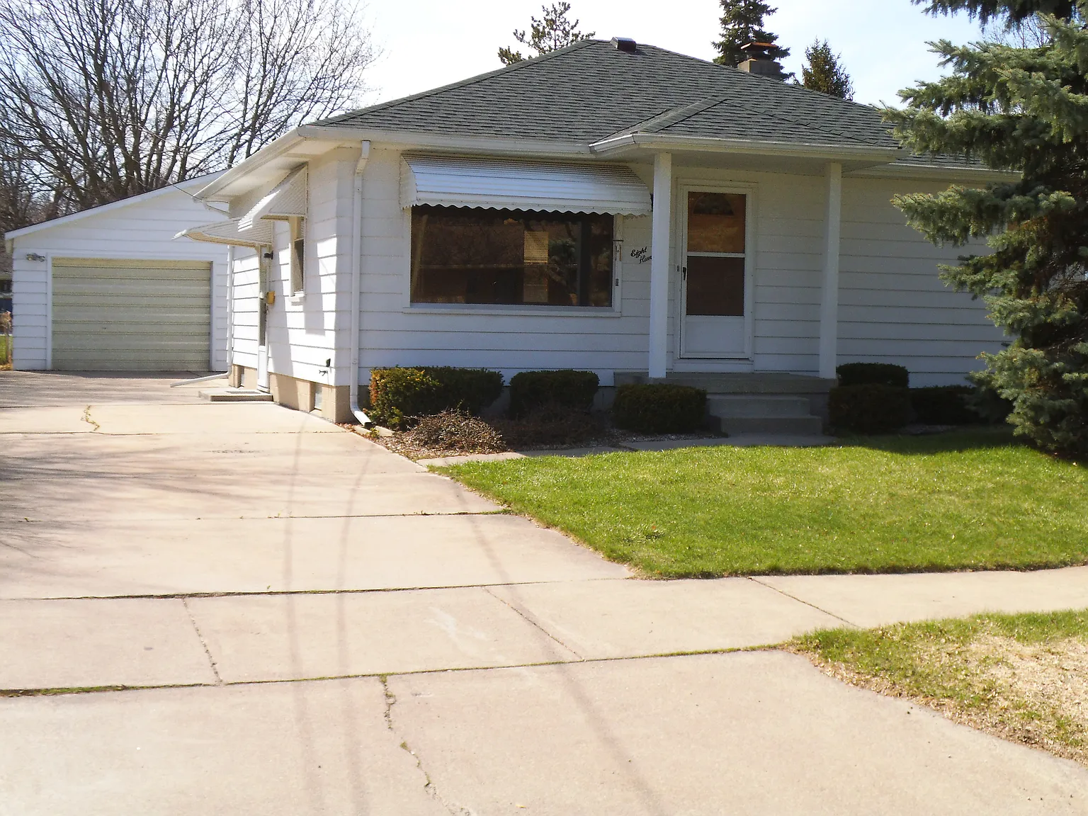 800 McDonnell St photo 1