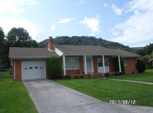 208 Dogwood Ln, Narrows, VA 24124