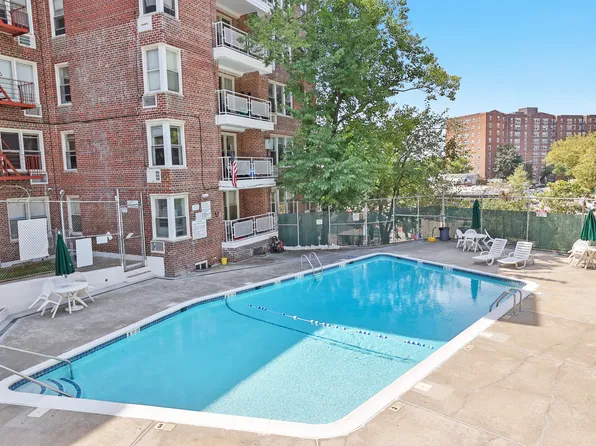 601 Kappock Street image 17 of 18