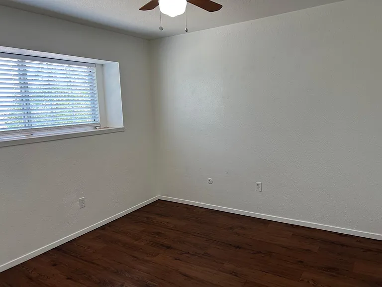 12828 Woodbend Ct — Photo 27