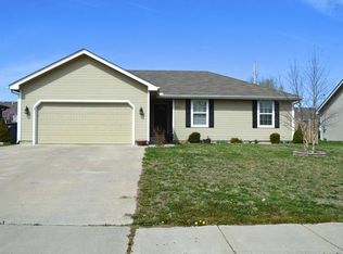 316 NE Oak Ln, Topeka, KS 66617