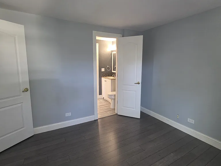556 Manor Cir — Photo 15
