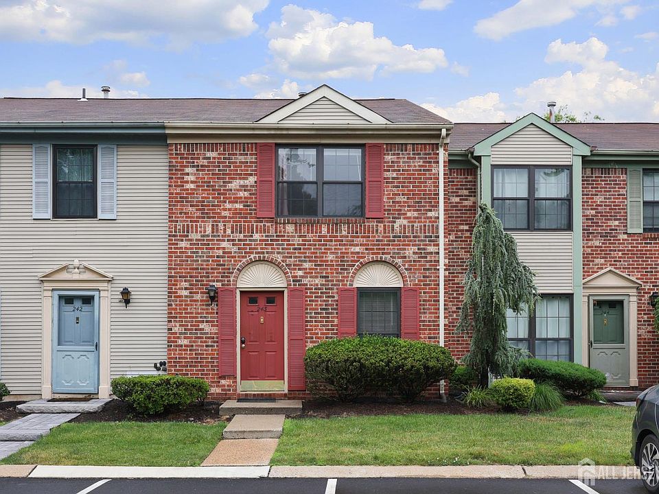 1st image of 243 Hampshire Ct