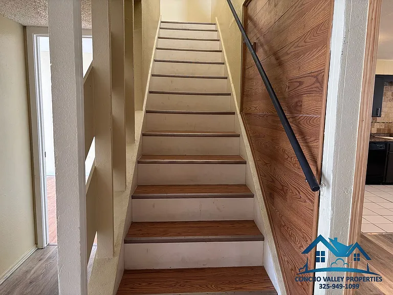 1012 Glenna St — Photo 5