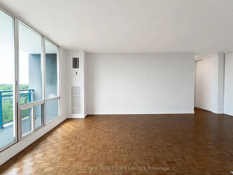 150 Lakeshore Rd W #1003 — Photo 21