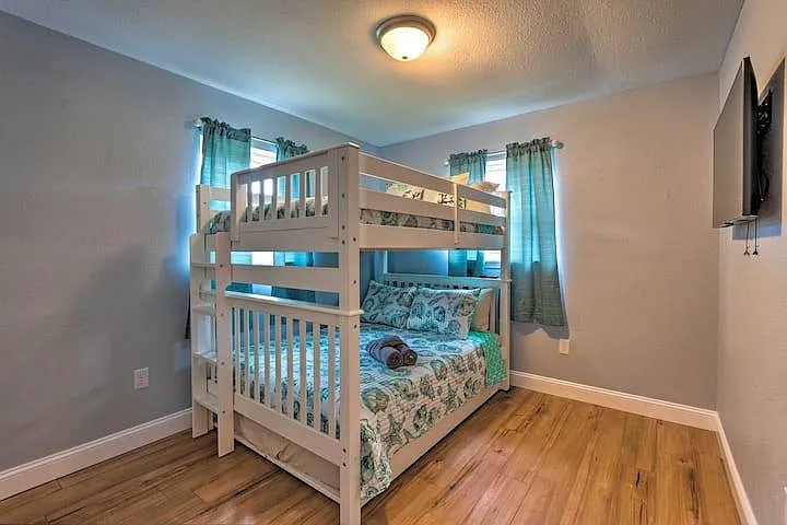 3241 Maplewood Dr — Photo 32