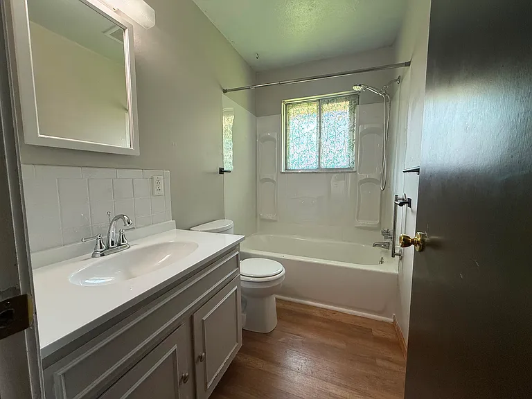 215 N 2nd St #B — Photo 15