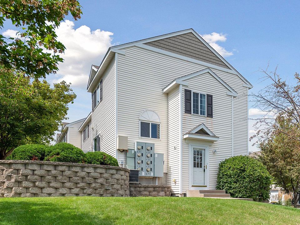 1st image of 2941 Village Cir