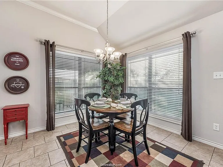 3800 Dove Hollow Ln — Photo 4