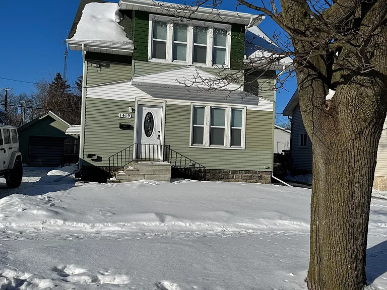 1419 10th Ave — Photo 1