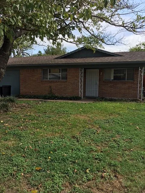 4765 Marshall St — Photo 1
